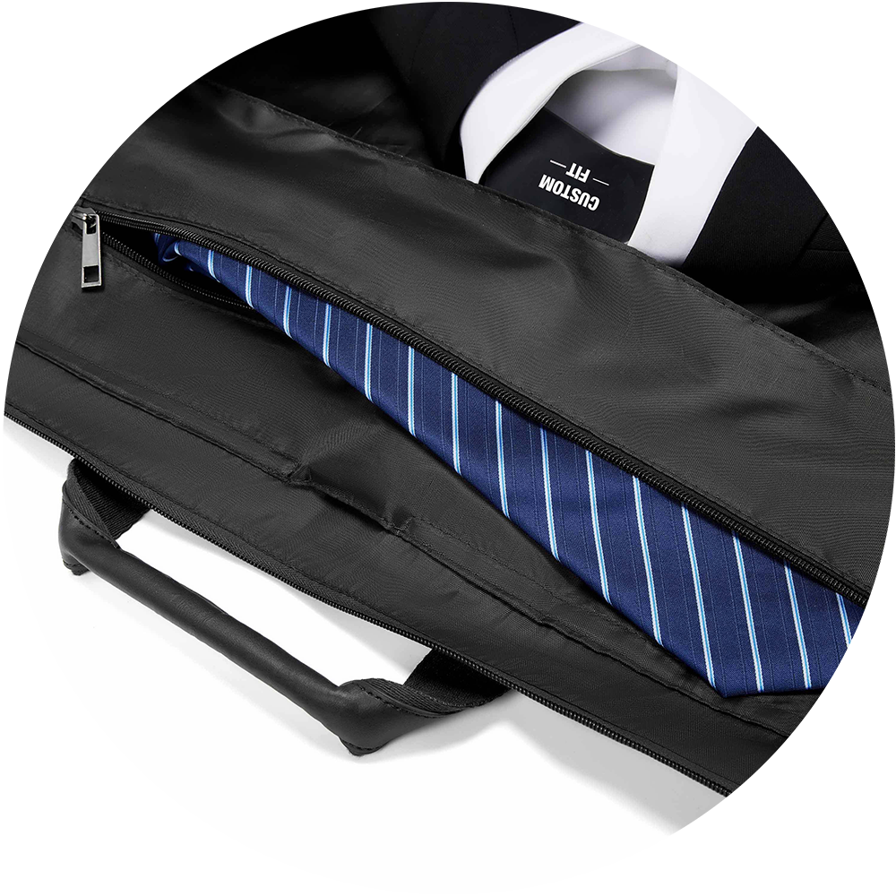 Närbild på en lång ficka på insidan där man till exempel kan packa en slips